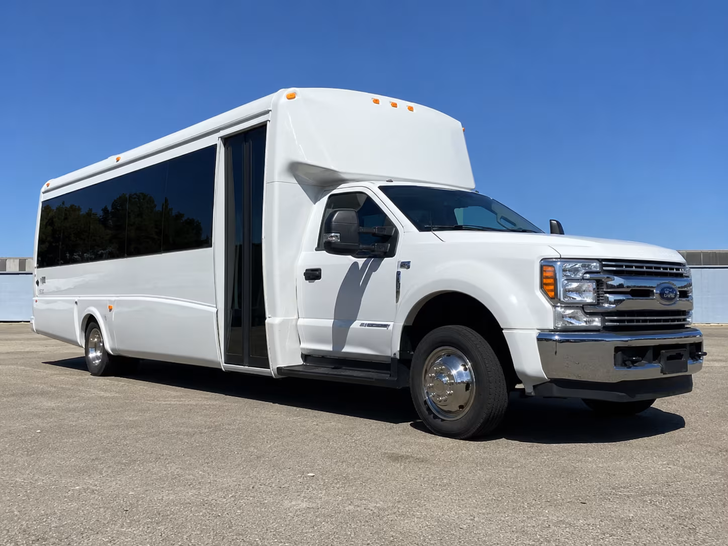 corporate shuttle buses and convention transportation in the bronx